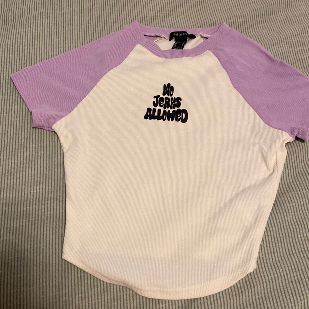 Ribbed “no jerks allowed” baby tee with purple sleeves